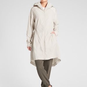 Athleta Rain and Wind Jacket Size M Cream/Gray